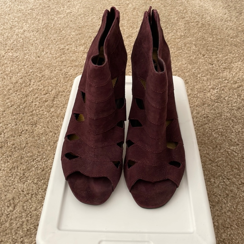 Report maroon 4 inch heels